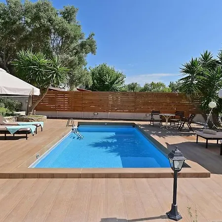 Yucca Private Pool Holiday home *